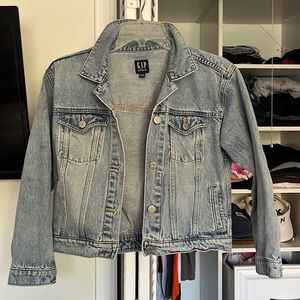 gap jean jacket size small!